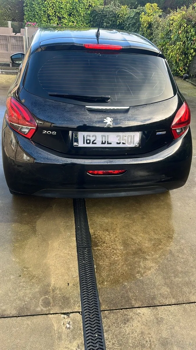 Peugeot 208 - Image 2