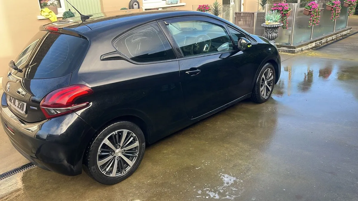Peugeot 208 - Image 3