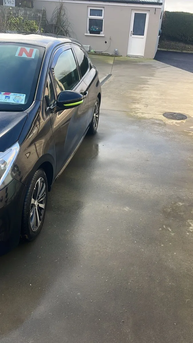 Peugeot 208 - Image 4