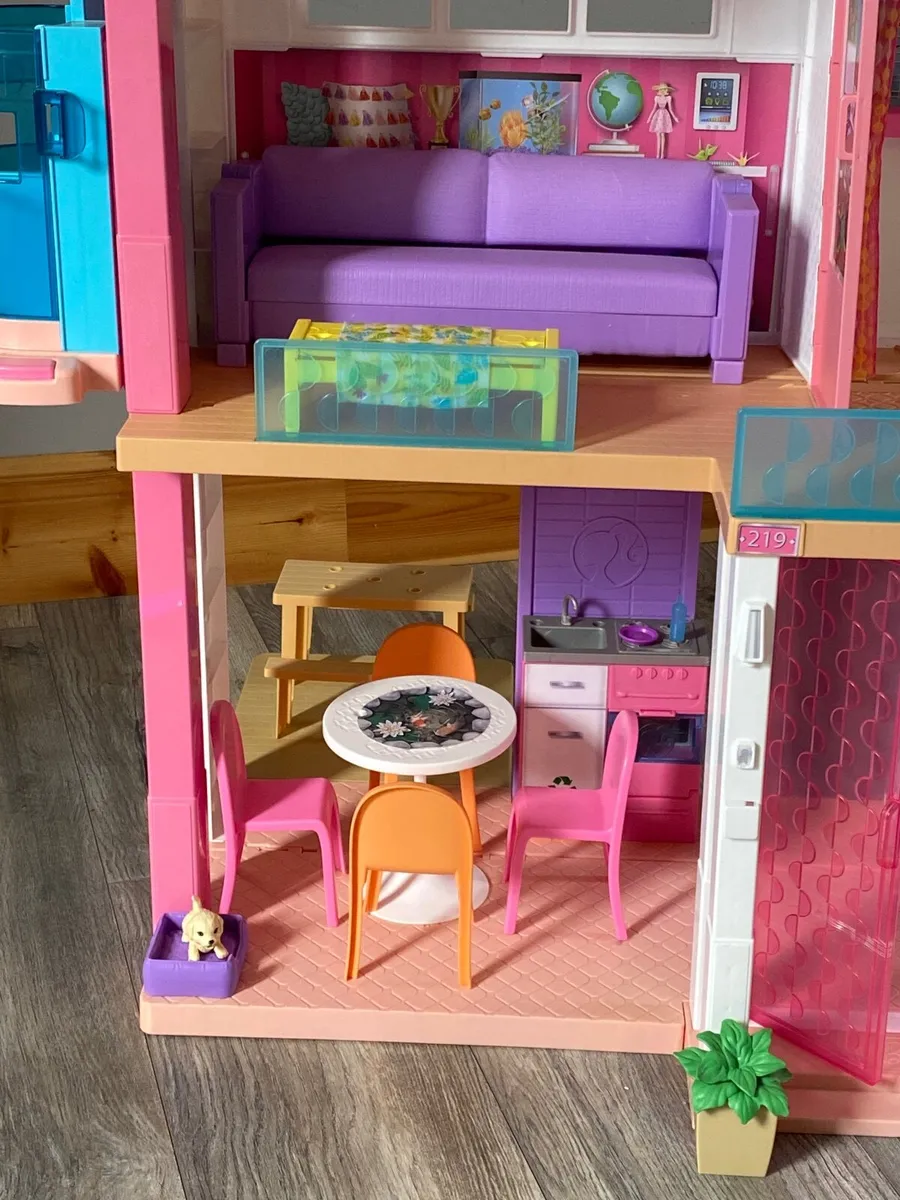 Barbie Dream House and Accessories - Image 2