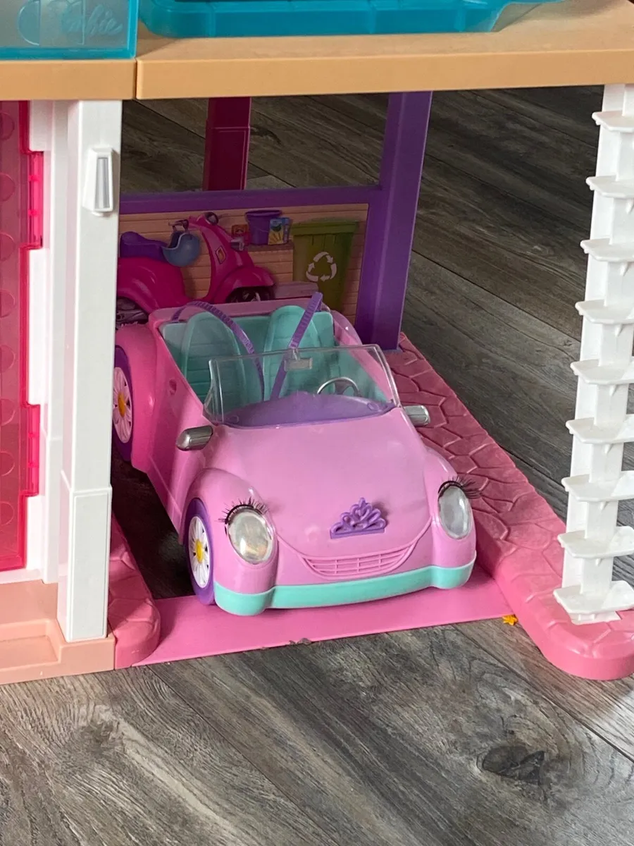 Barbie Dream House and Accessories - Image 3