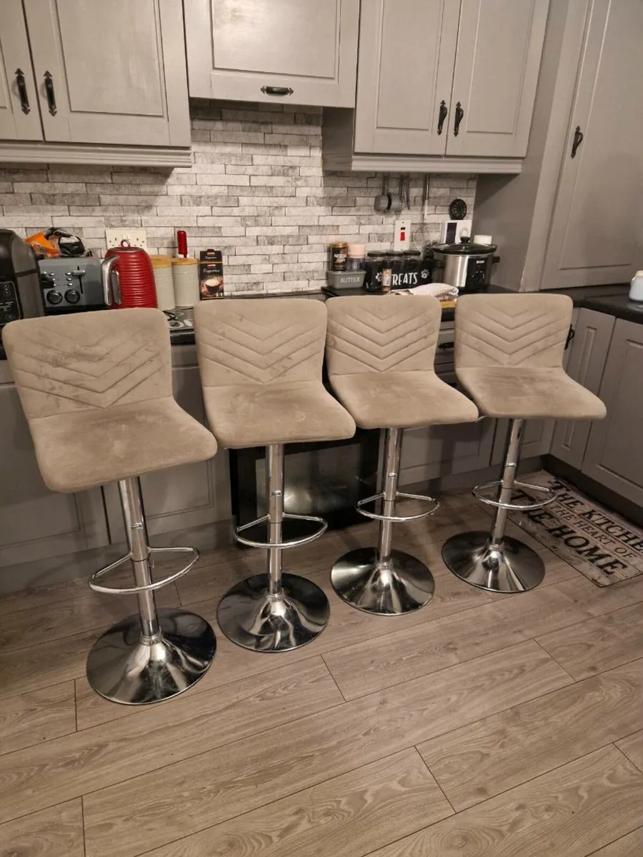 4 high stools mushroom colour - Image 1