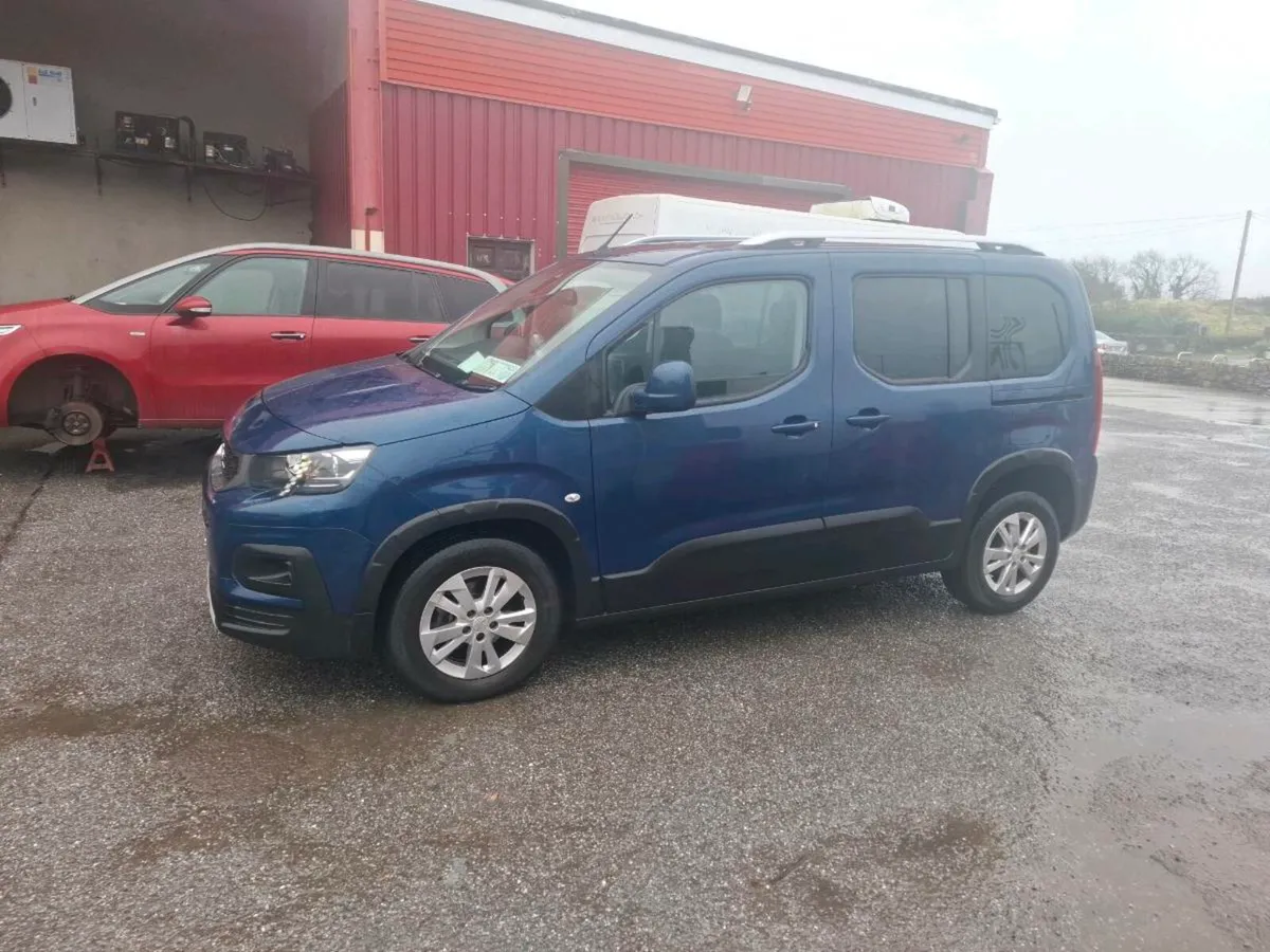 Wheelchair - Image 3