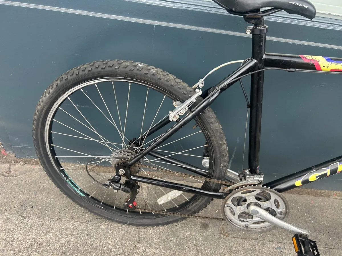 Giant Bike❗️Open 7 days of the week ❗️ - Image 4