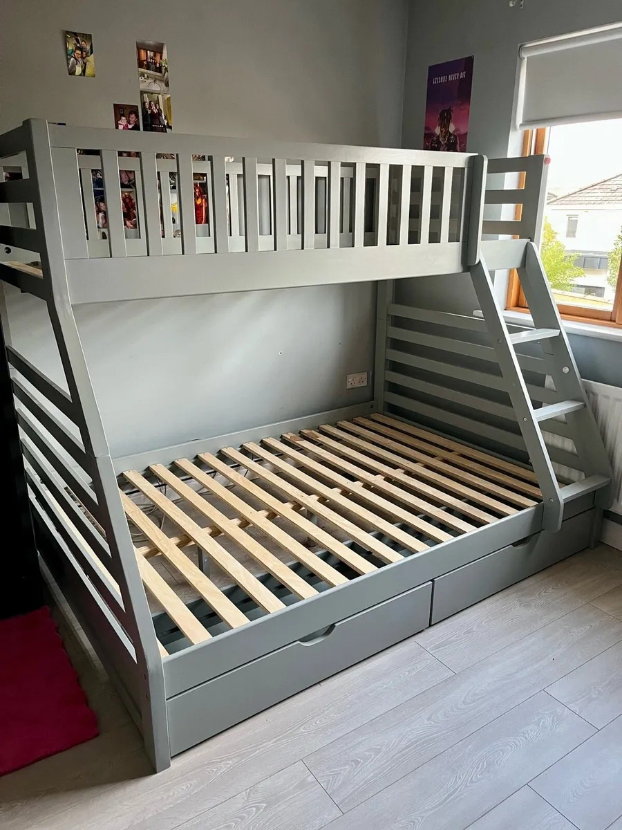 Triple bunk bed - Image 1