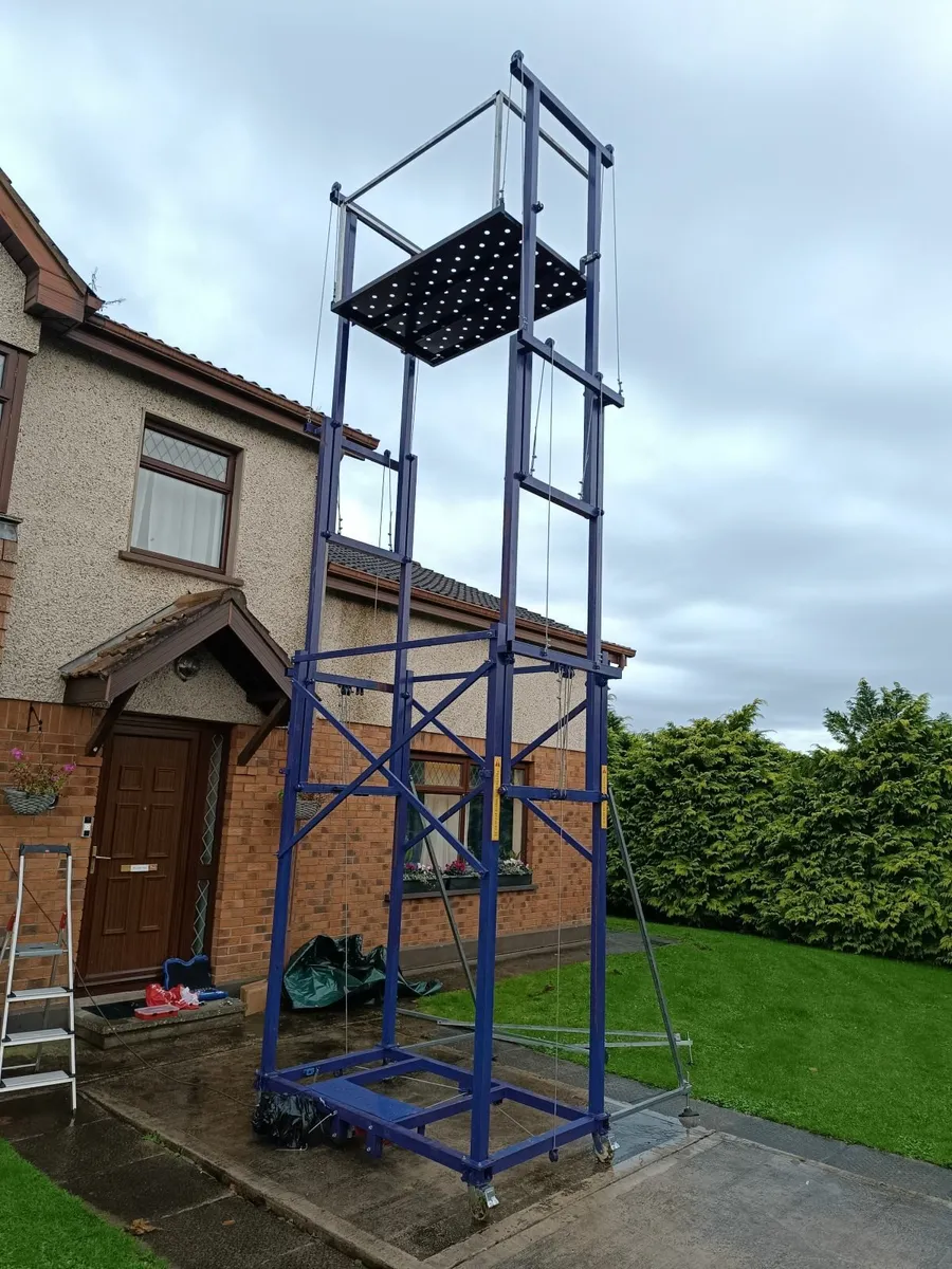 Electric Scaffold Lifter - Image 1