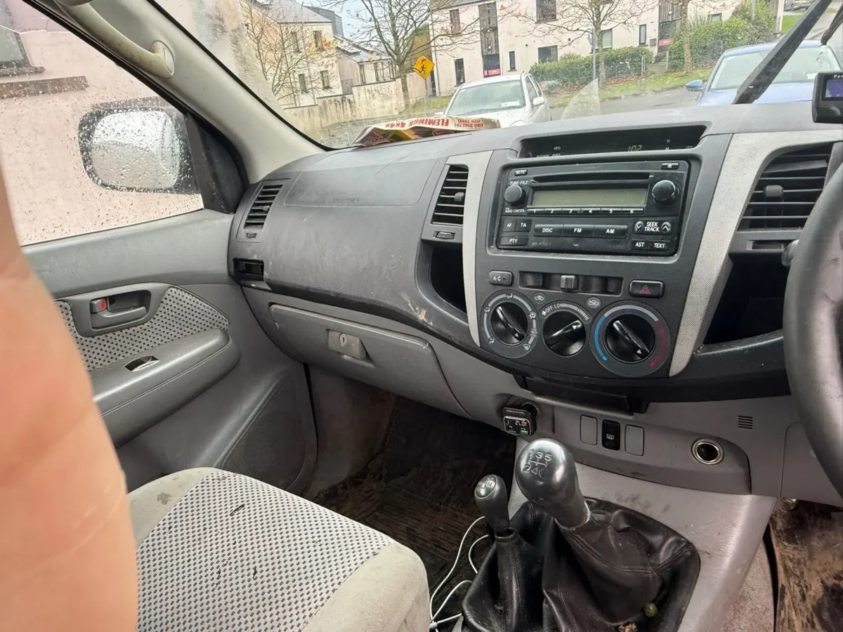 Toyota Hilux 2009 - Image 2