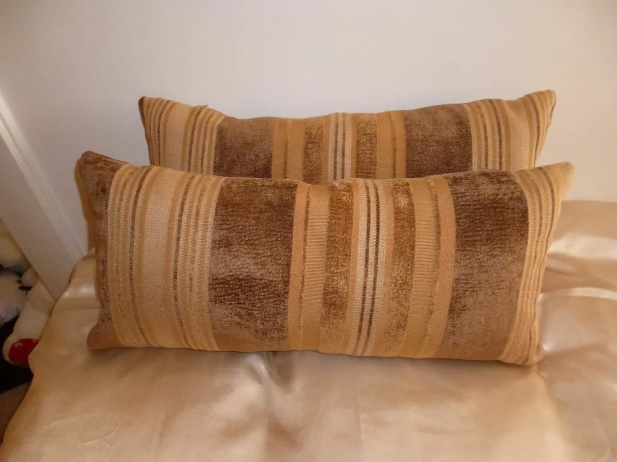 Cushions & Throw - Image 3