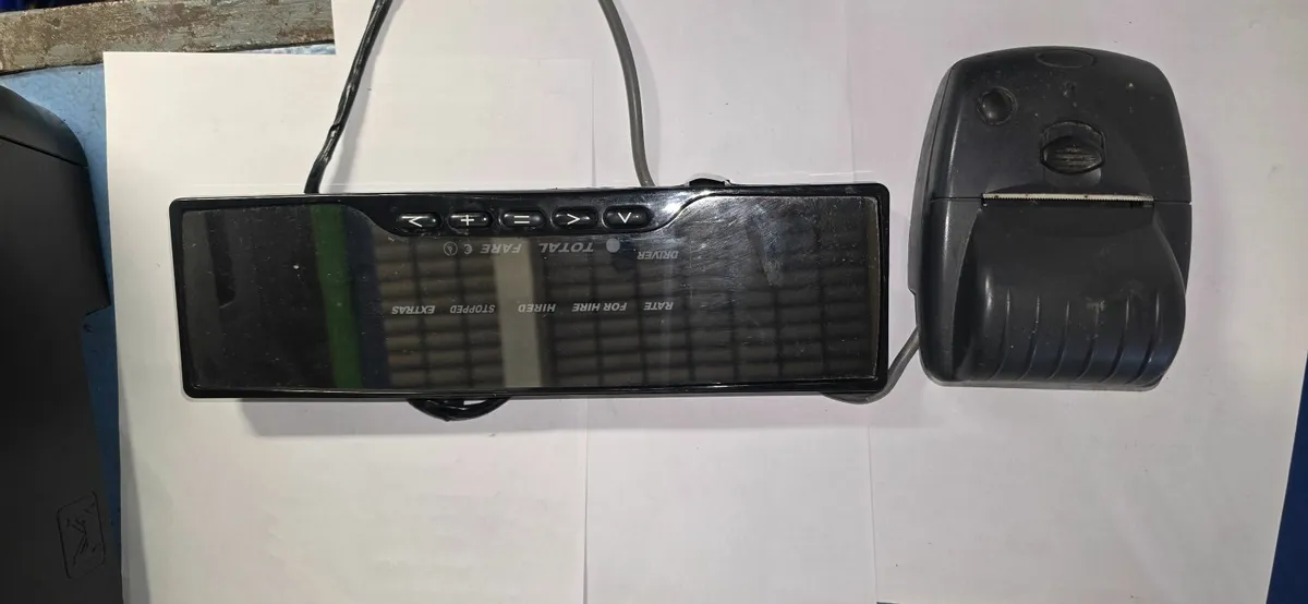 TAXI METERS AND ROOF SIGNS (USED) - Image 4