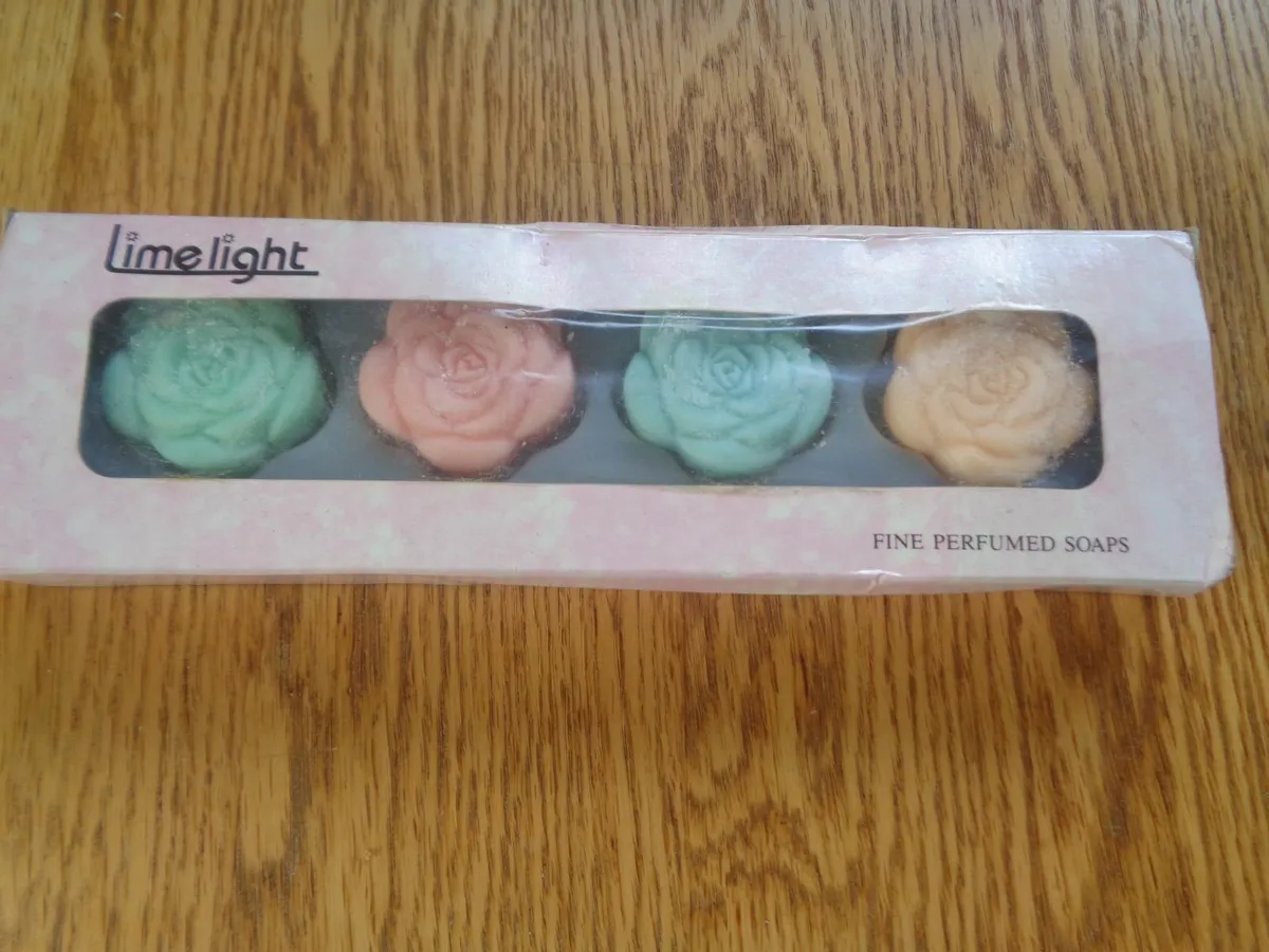 Rosette Decorative Soaps x 4 for Sale - Image 2