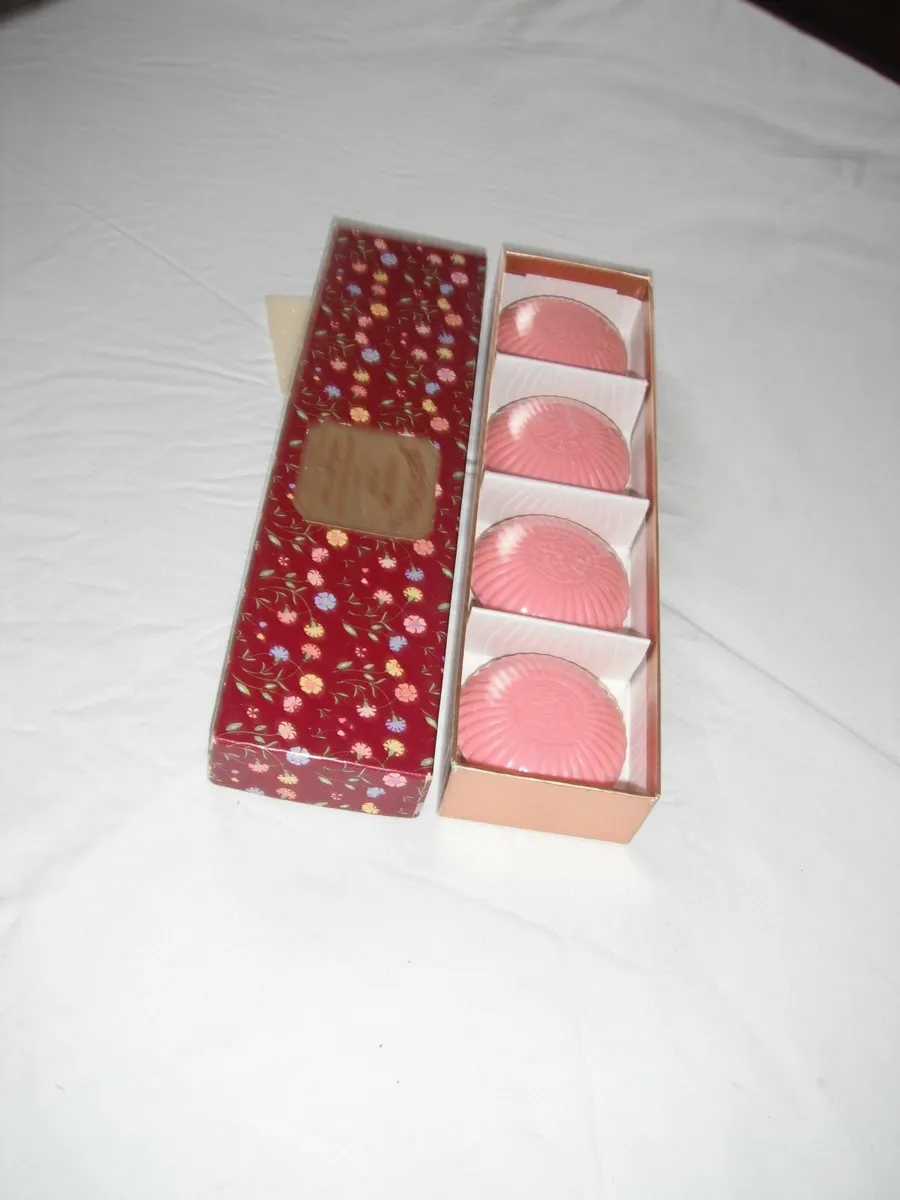 Applewoods Rose Visitors Soap set for sale - Image 3