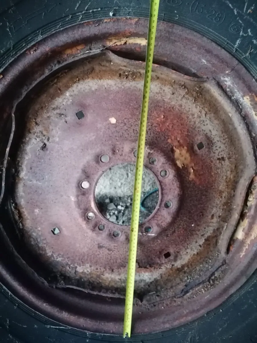 Tractor Rims / Old Tyres - Image 3