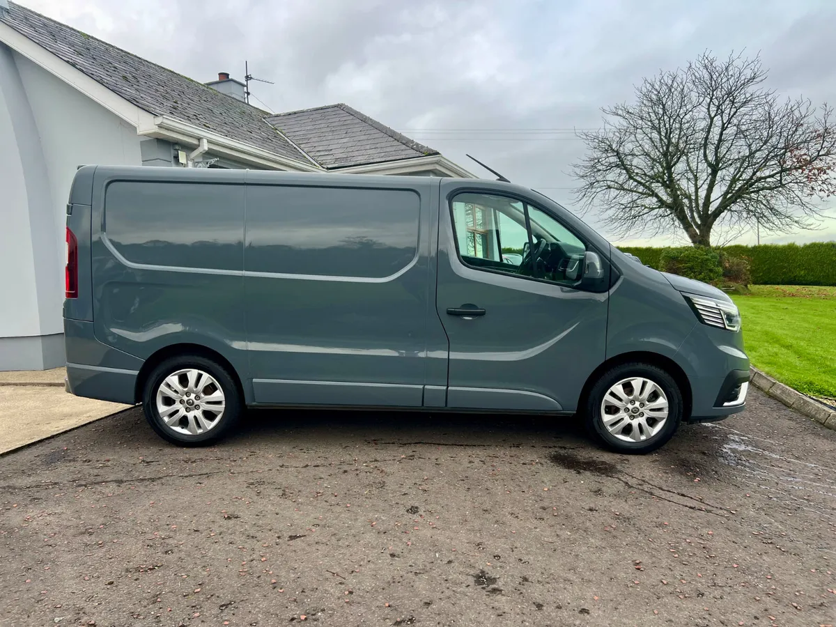 NO VAT 2023 Renault Trafic Extra 130 bhp 2.0 - Image 4