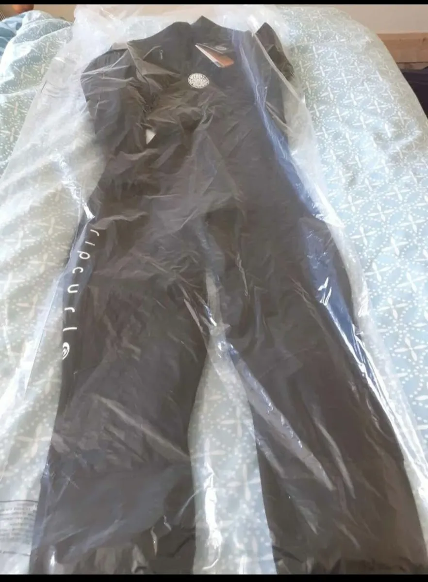 Wetsuit Womens - Image 1