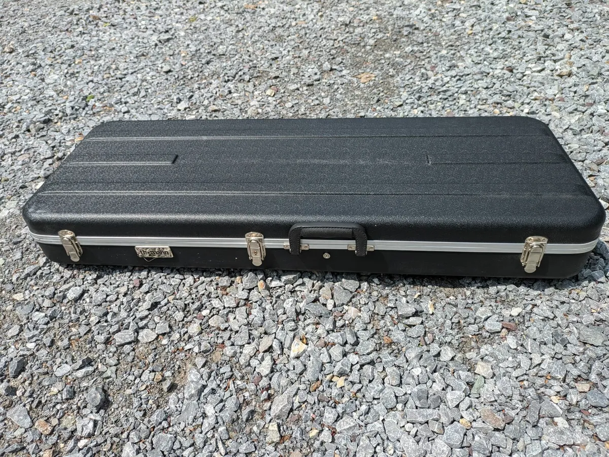 Guitar equipment - Image 1