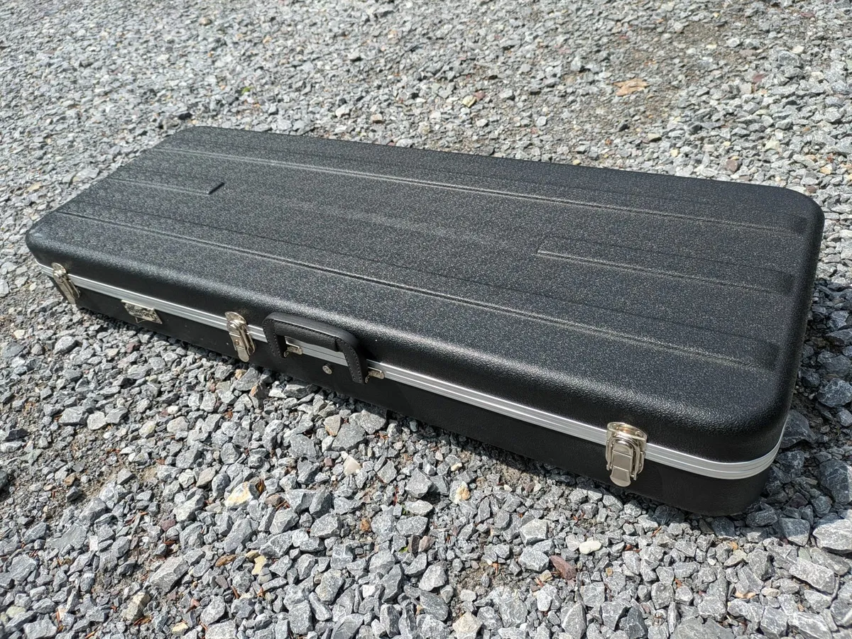 Guitar equipment - Image 2