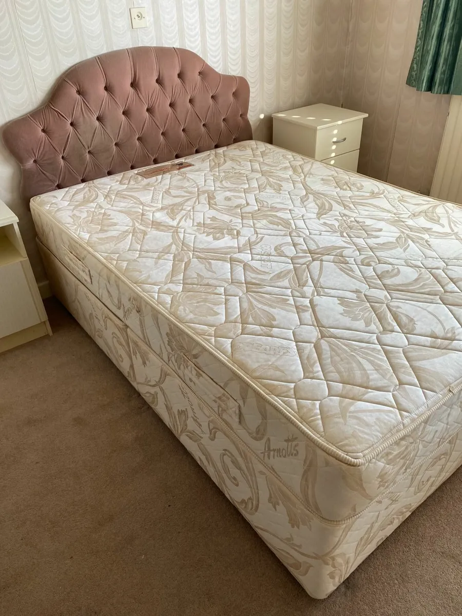 Velvet Fabric Headboard for Double Bed (4'6") - Image 2