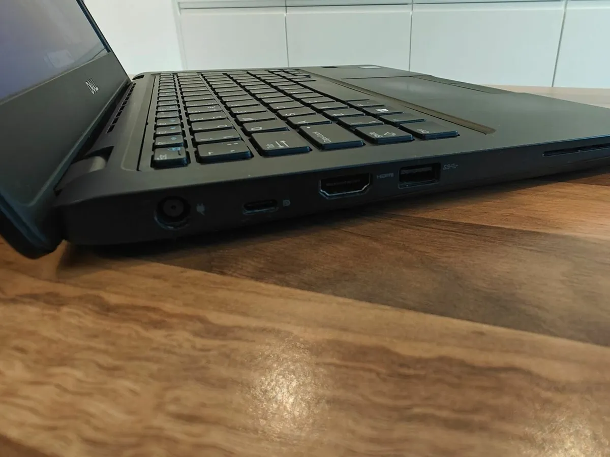 DELL Latitude E5290 | INTEL i5 | 8GB | 256GB | 12" - Image 2