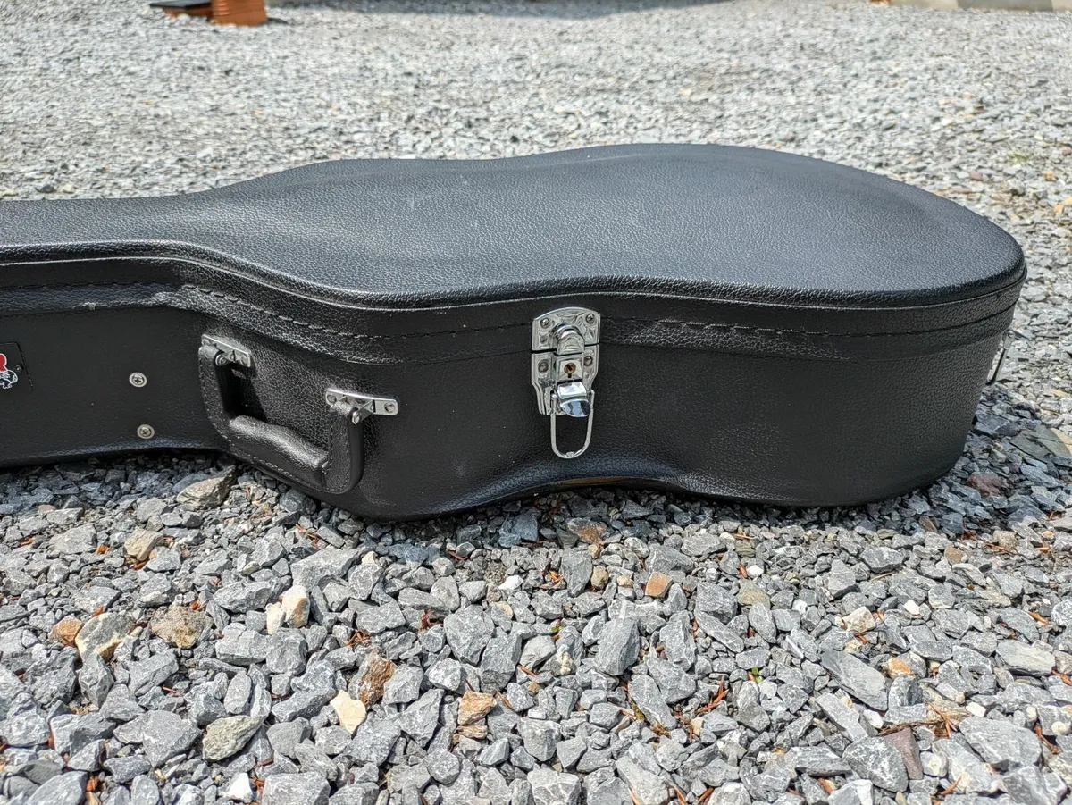 Guitar case - Image 4