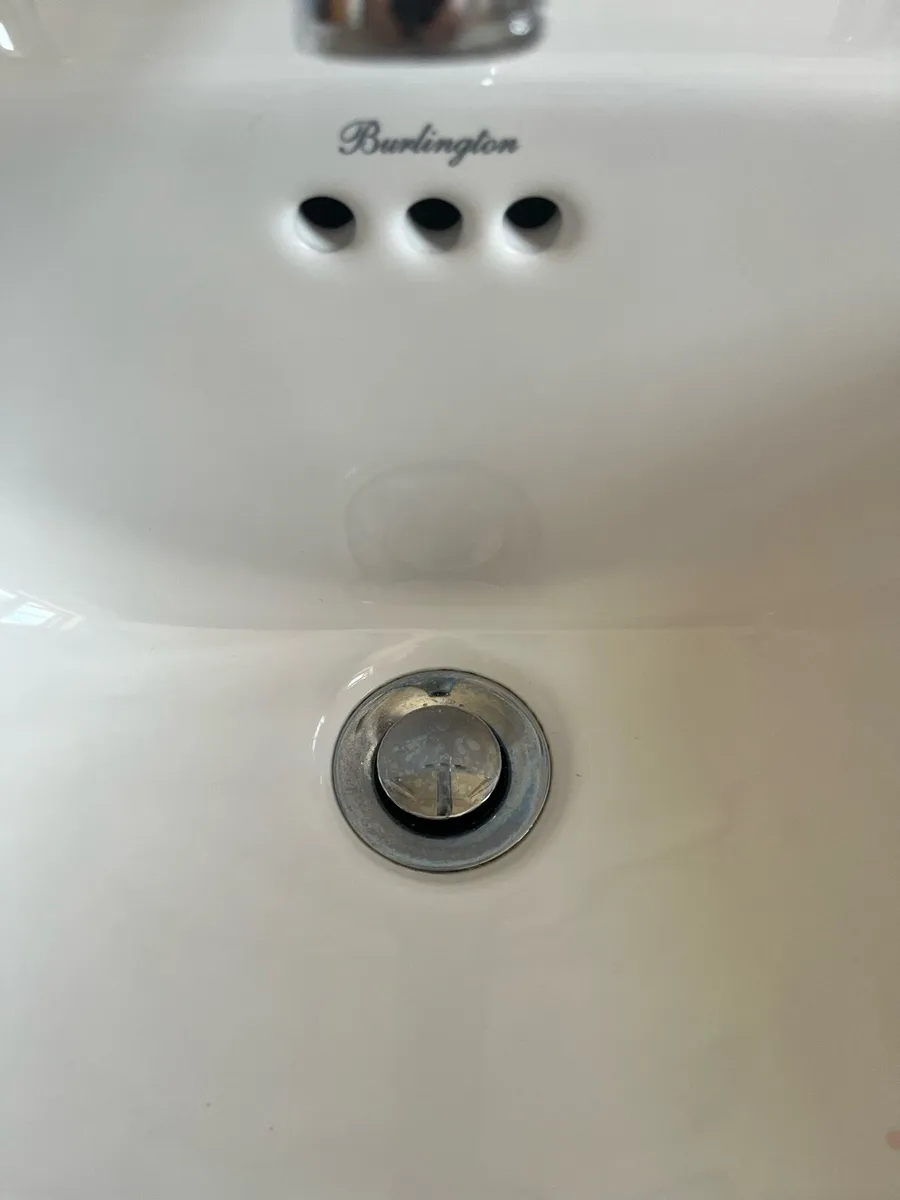 Burlington pedestal sink with chrome hardware - Image 4