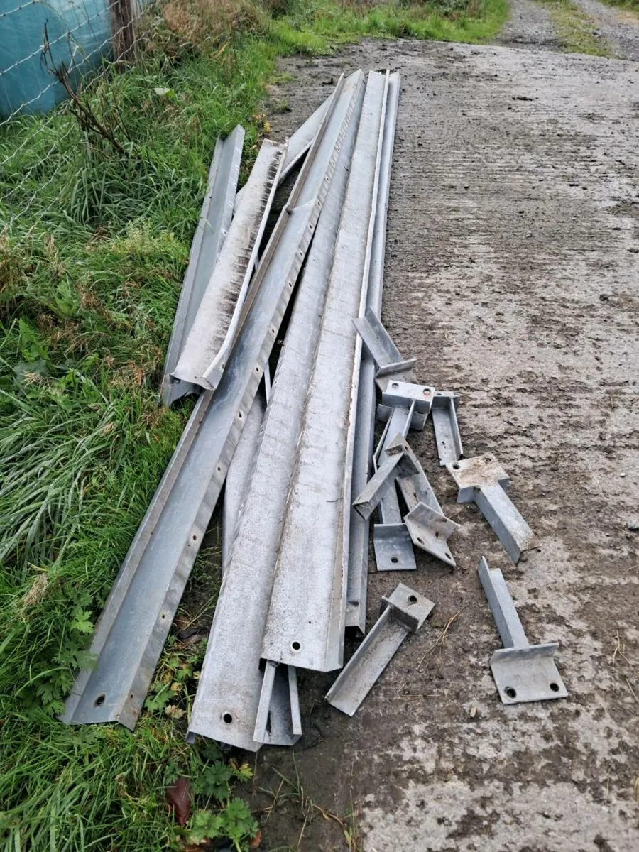Slatted shed roof canopy contents - Image 1