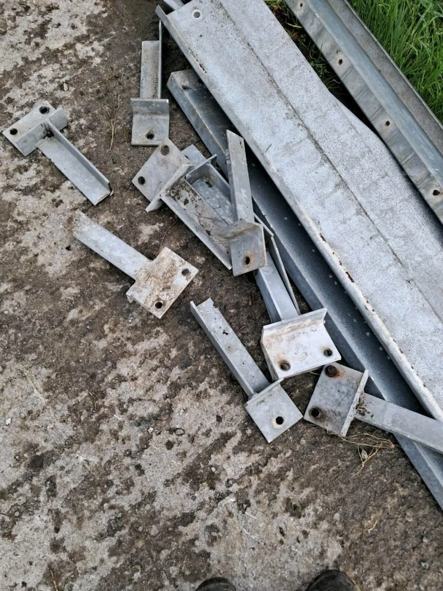 Slatted shed roof canopy contents - Image 2