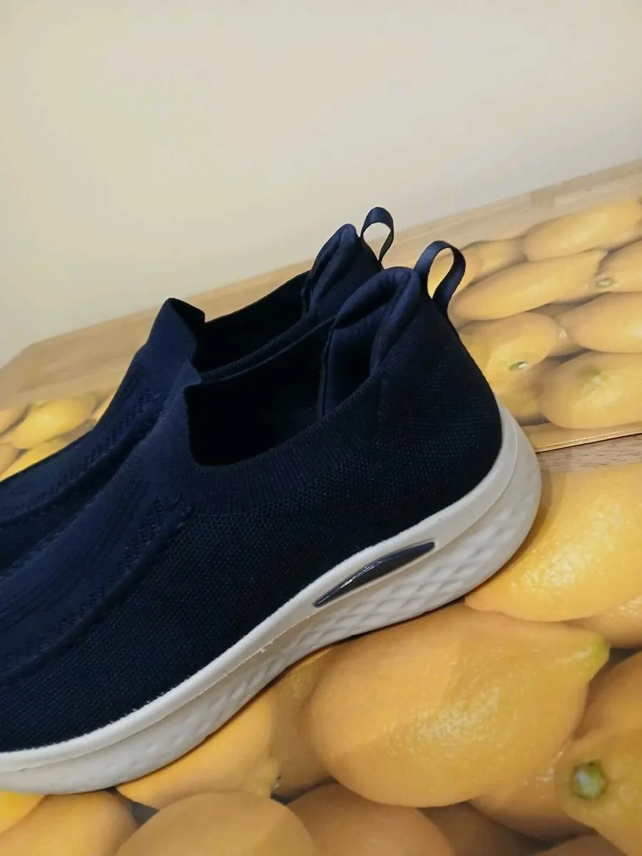 Gents casual walking shoes size 43. - Image 2