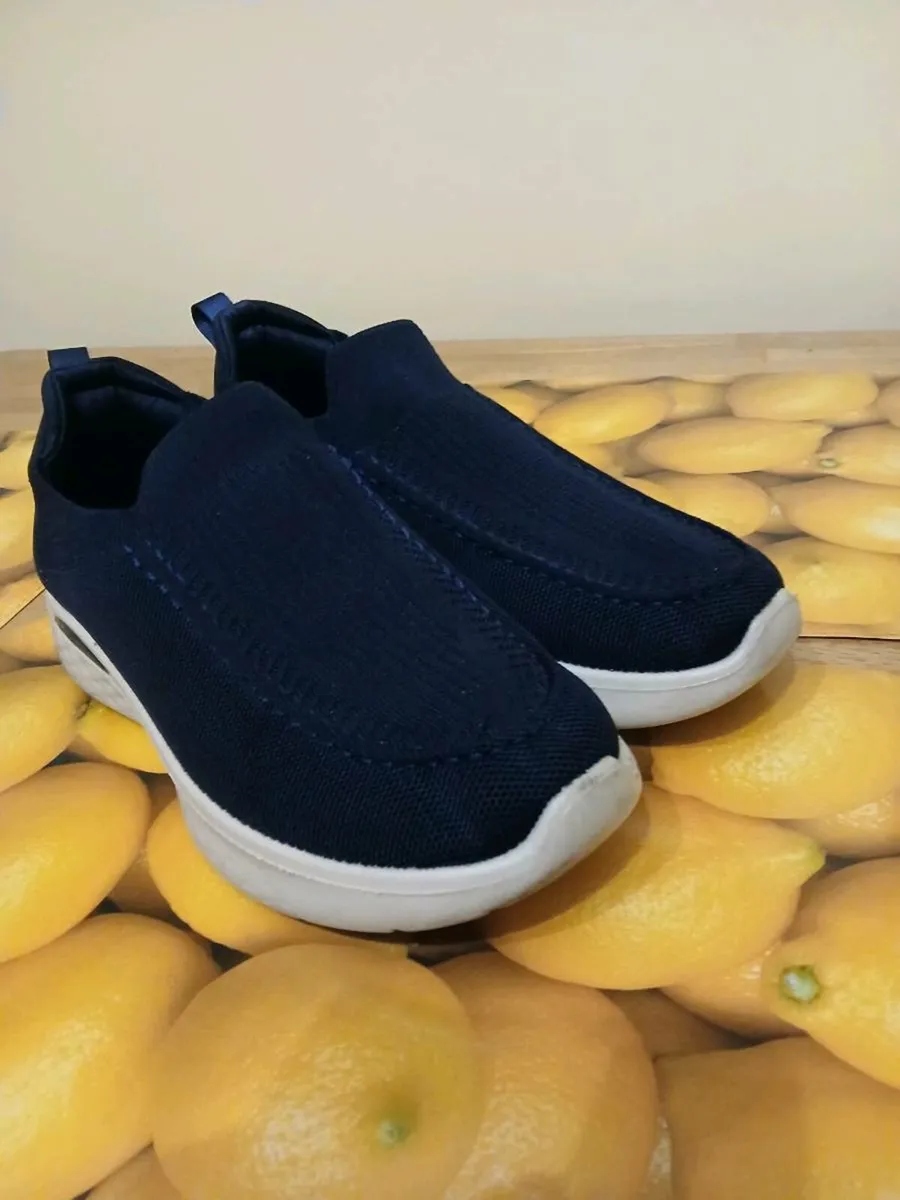 Gents casual walking shoes size 43. - Image 3