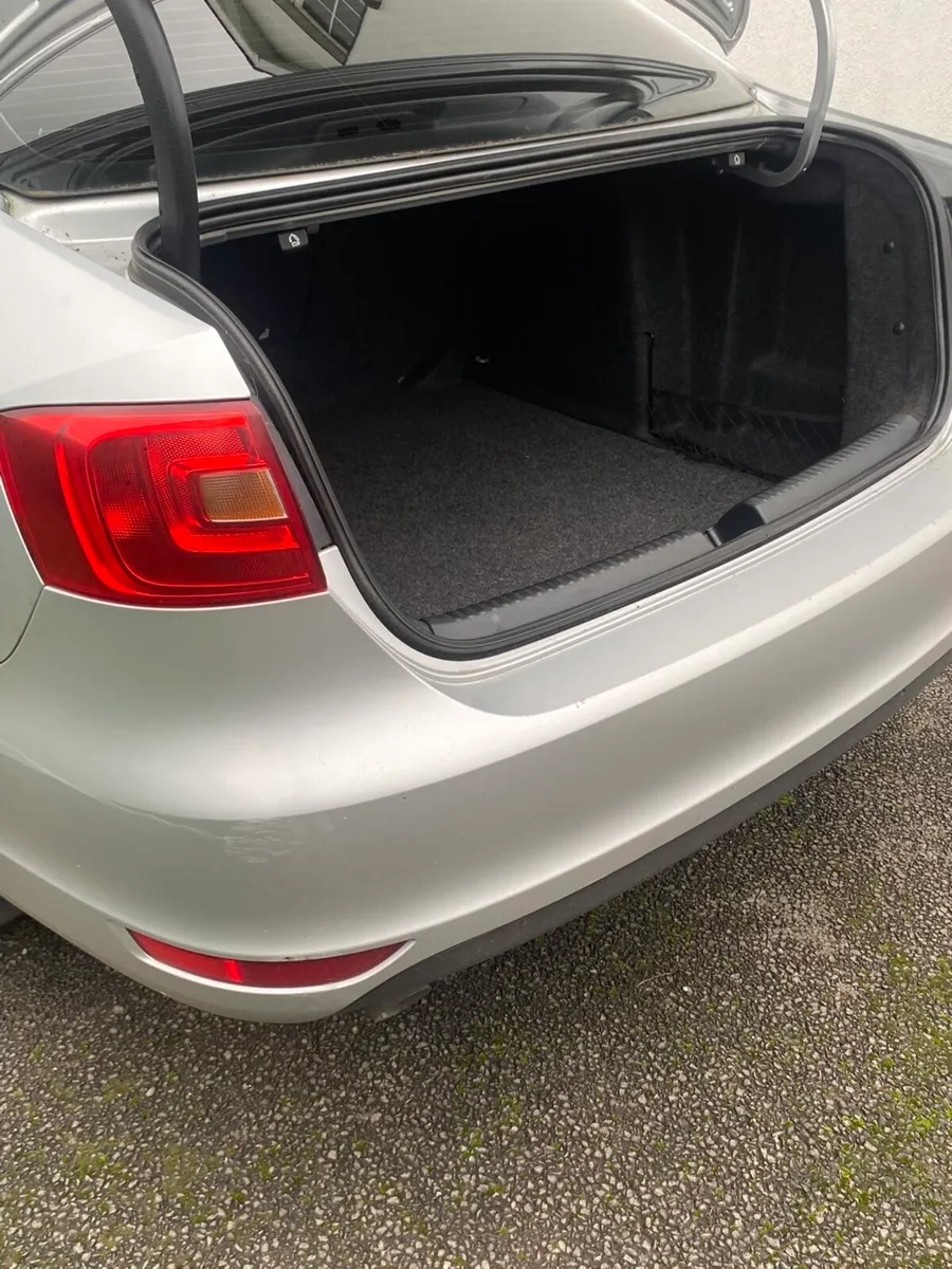 2012 Volkswagen Jetta - Image 4