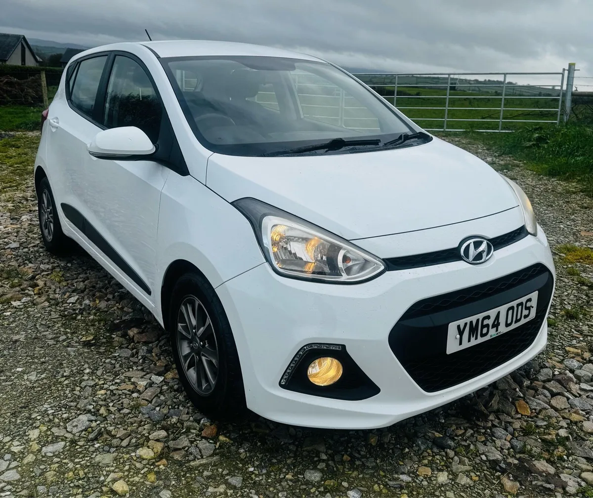 Hyundai i10 Premium - Image 2