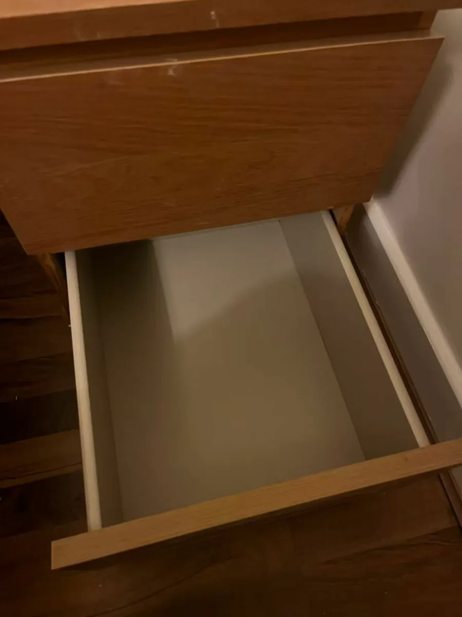 Double bed with two lockers - Image 4