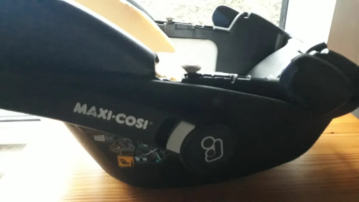 Free Maxi Cosy Car Seat - Image 2