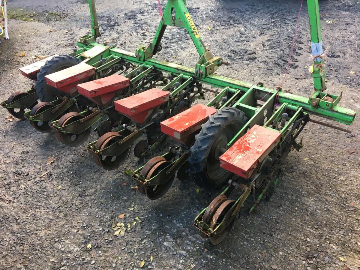 Matco 6 row beet drill - Image 1