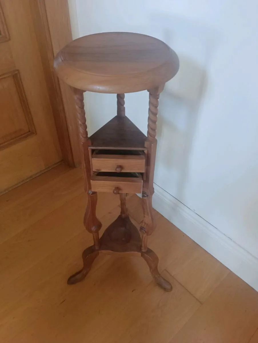 Beautiful oak 3ft corner table,new unwanted gift, - Image 2