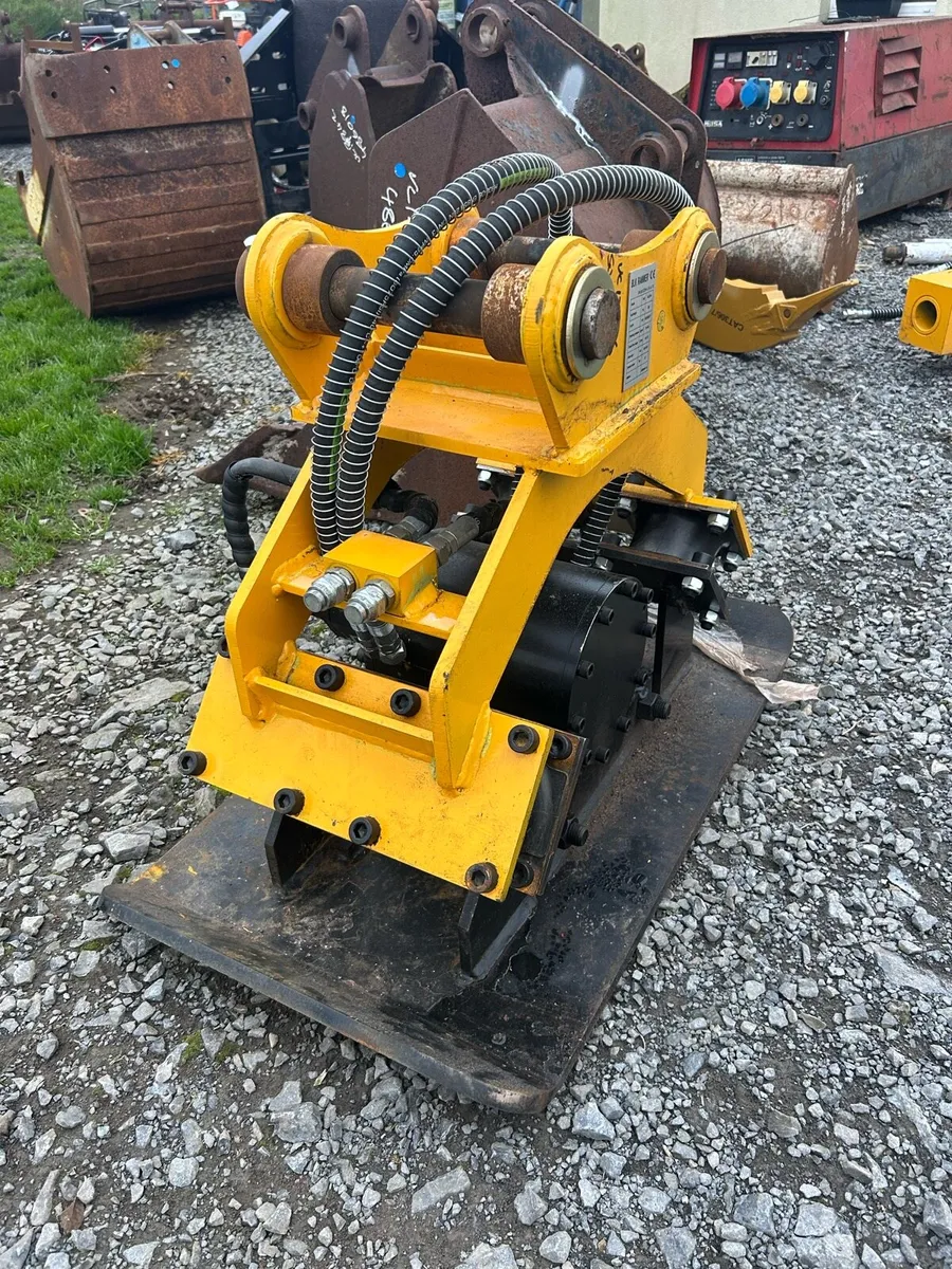 Unused 45mm Pin BLK Compactor suit 4-7t digger - Image 3