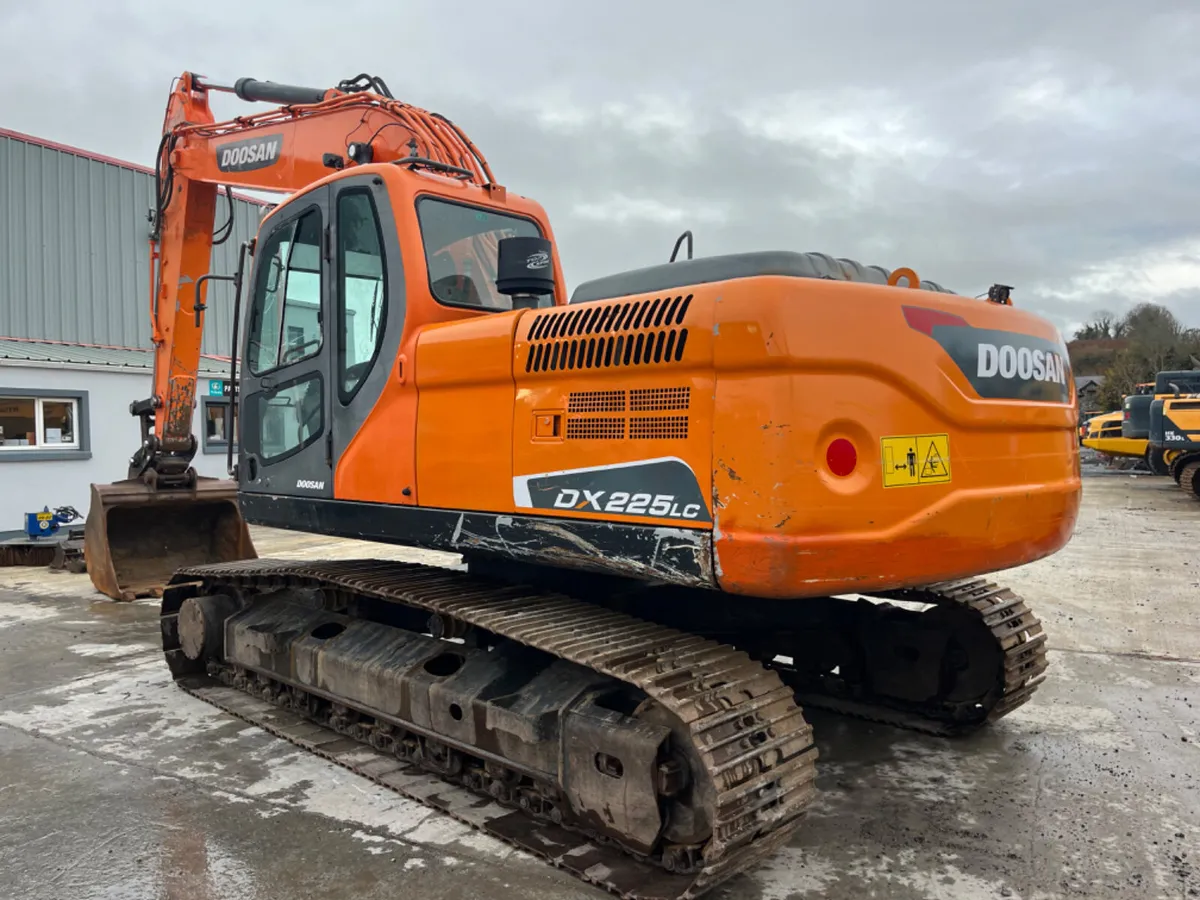 2017 Doosan DX225LC-3 - Image 3
