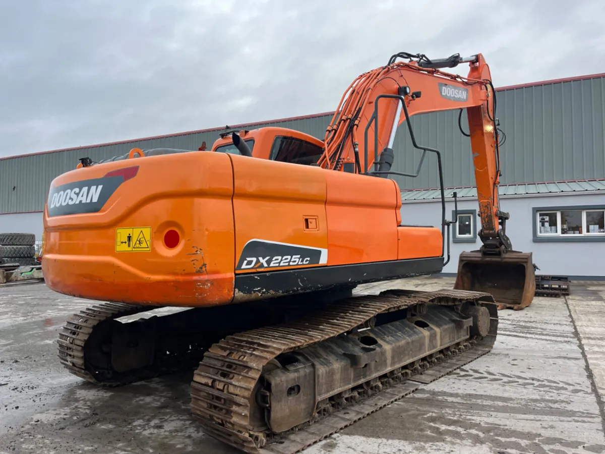 2017 Doosan DX225LC-3 - Image 4