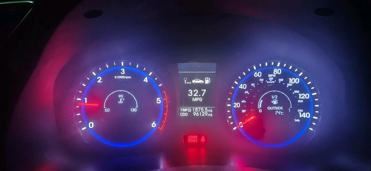 Hyundai i40 2013 1.7 CRDI 136 bhp Blue Drive - Image 2