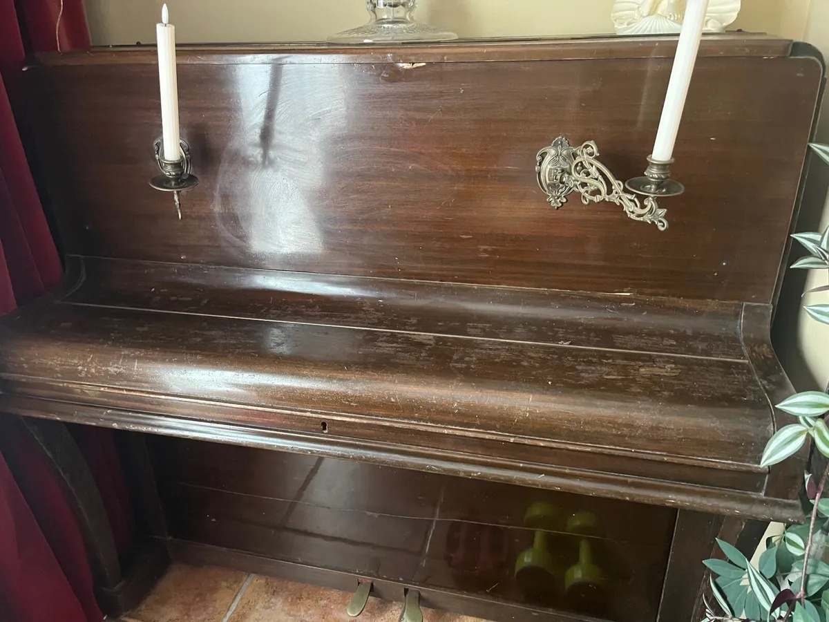 Piano - Image 1