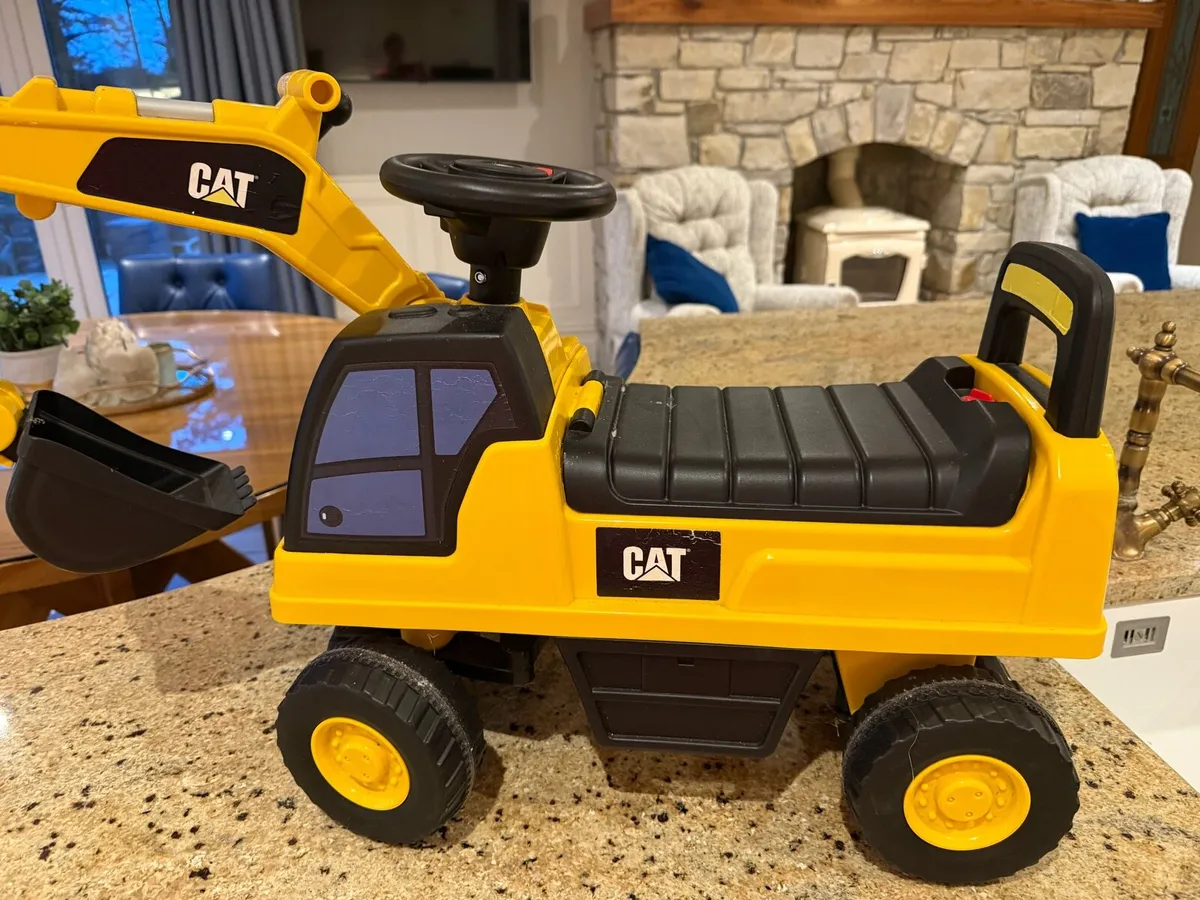 Ride on digger - Image 1