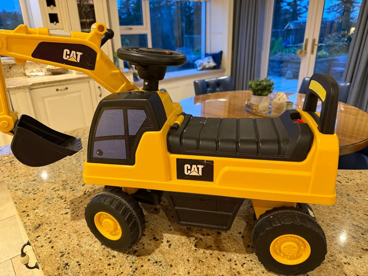 Ride on digger - Image 2