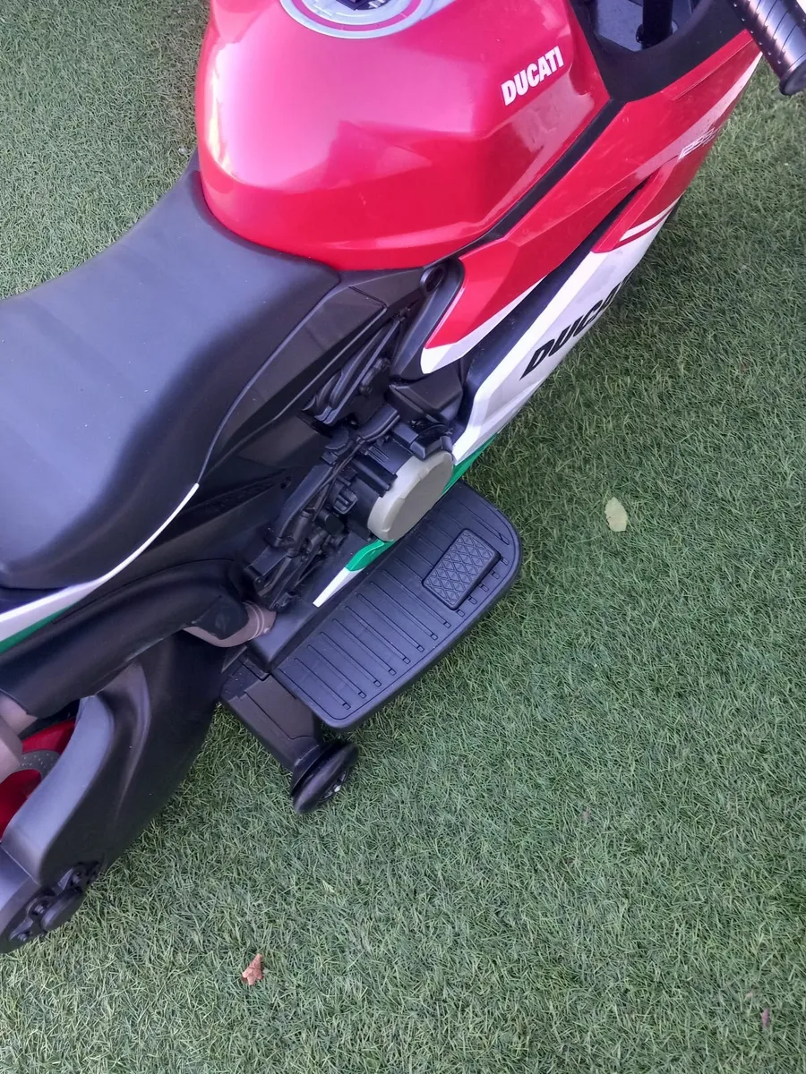 Kids ducatti ride on motorcycle - Image 3