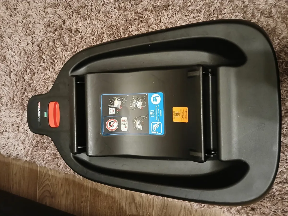Baby car seat and isofix base - Image 3