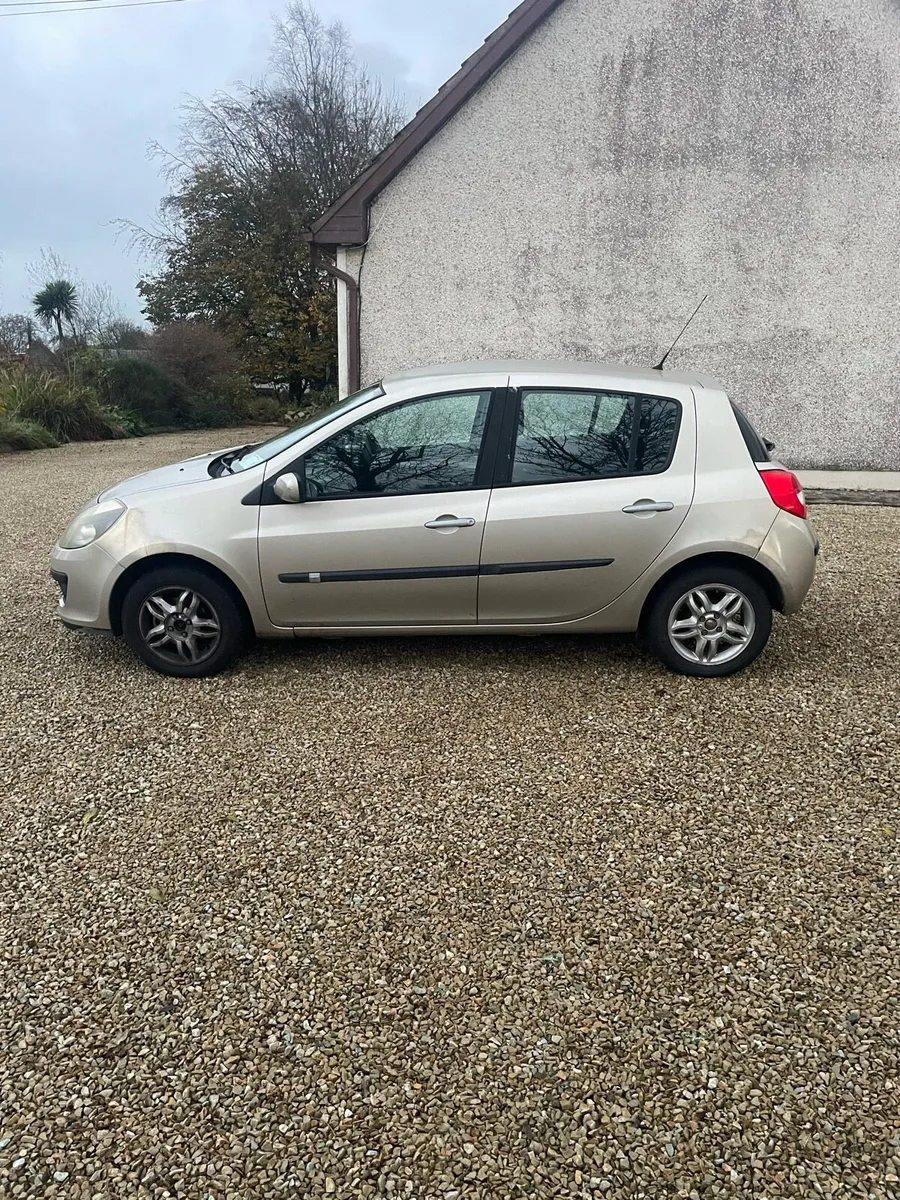 FOR SALE: Renault Clio 2006 - LOW MILEAGE - Image 4