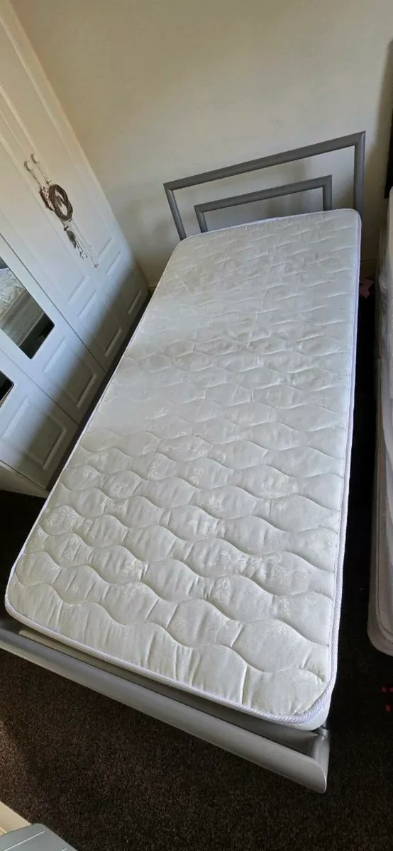 Bed with matrress - Image 1
