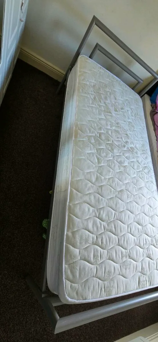 Bed with matrress - Image 2