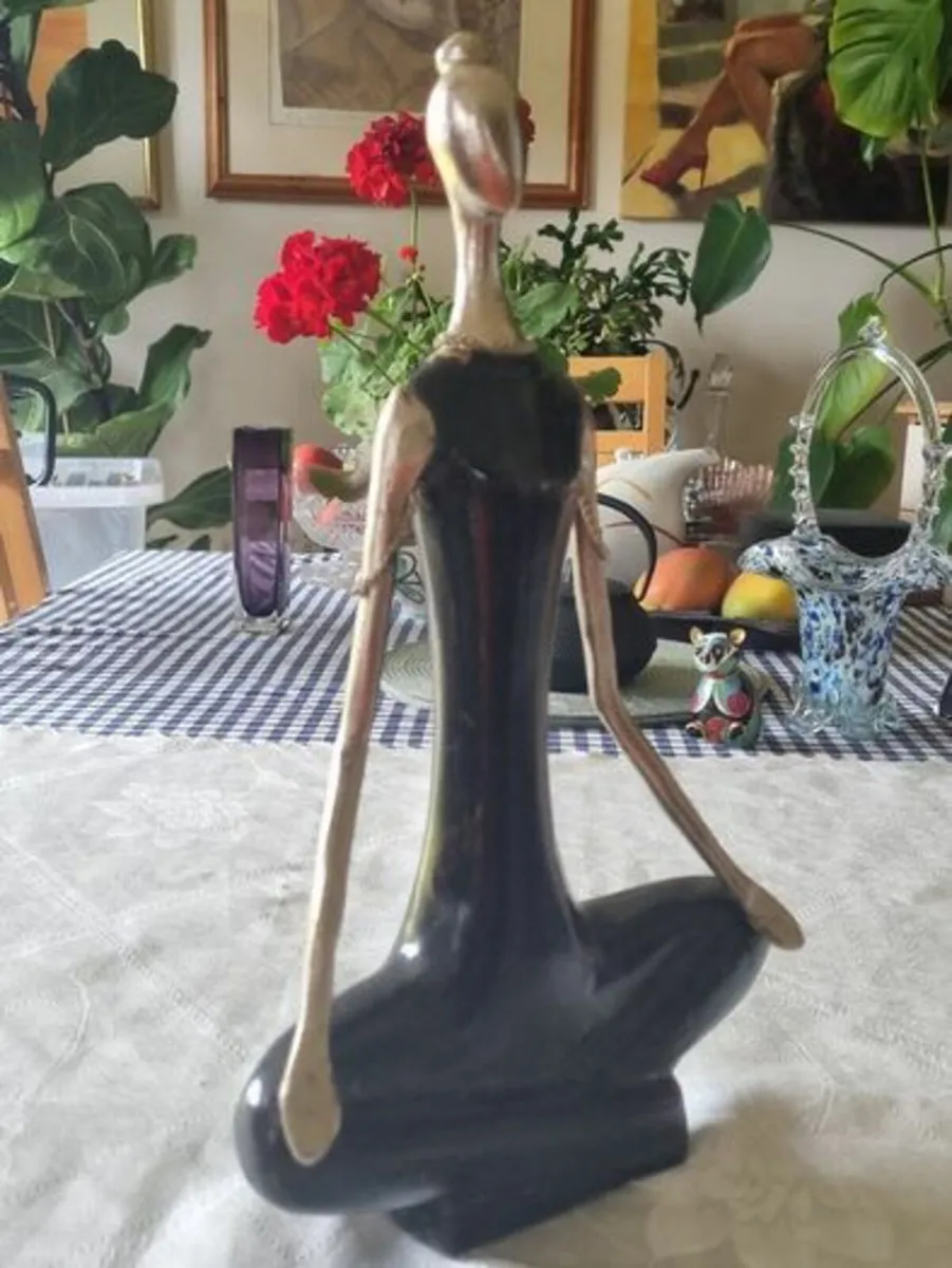 Vintage figurine of a meditating woman - Image 3