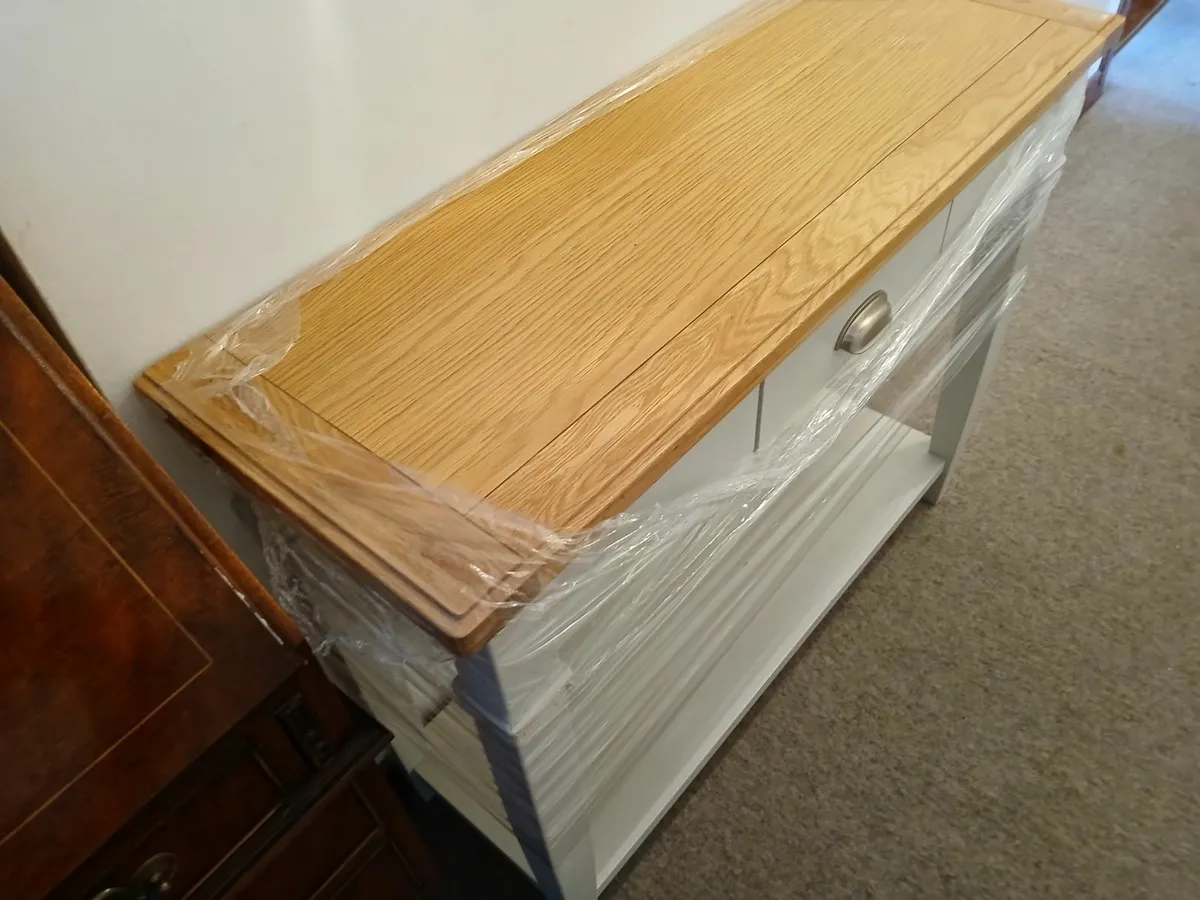 Reception table /new...delivered - Image 4