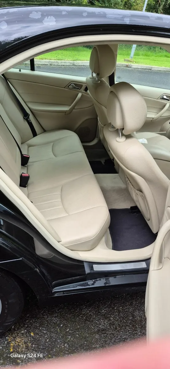 Mercedes-Benz C-Class 2006 - Image 4
