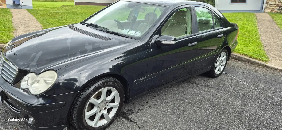 Mercedes-Benz C-Class 2006 - Image 2